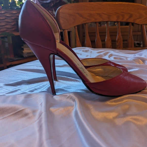 Heels - Picture 5 of 6